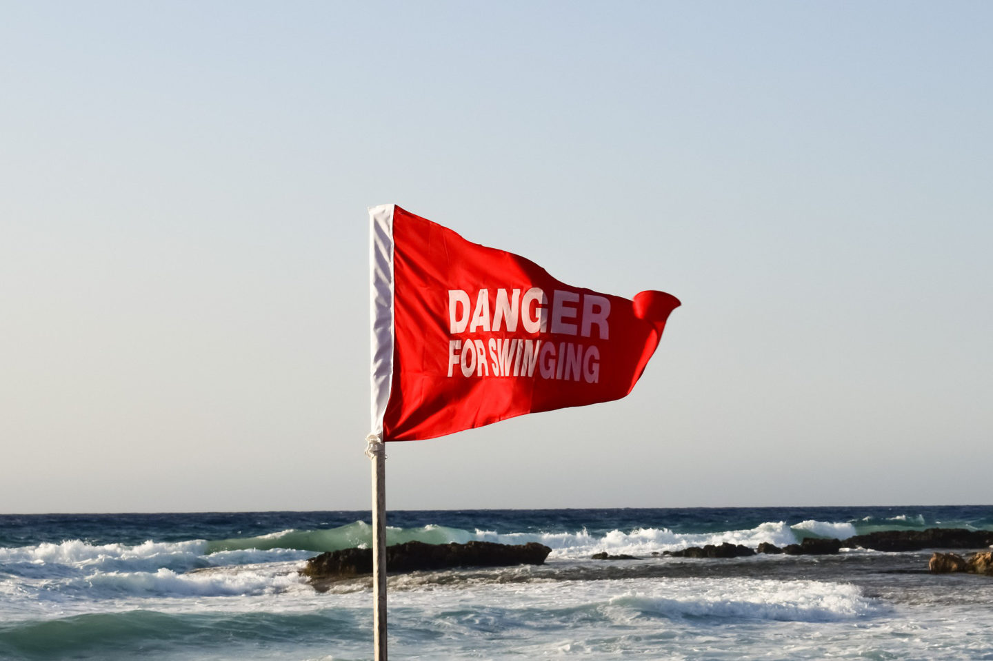 Swingers Dating & Noticing Red Flags