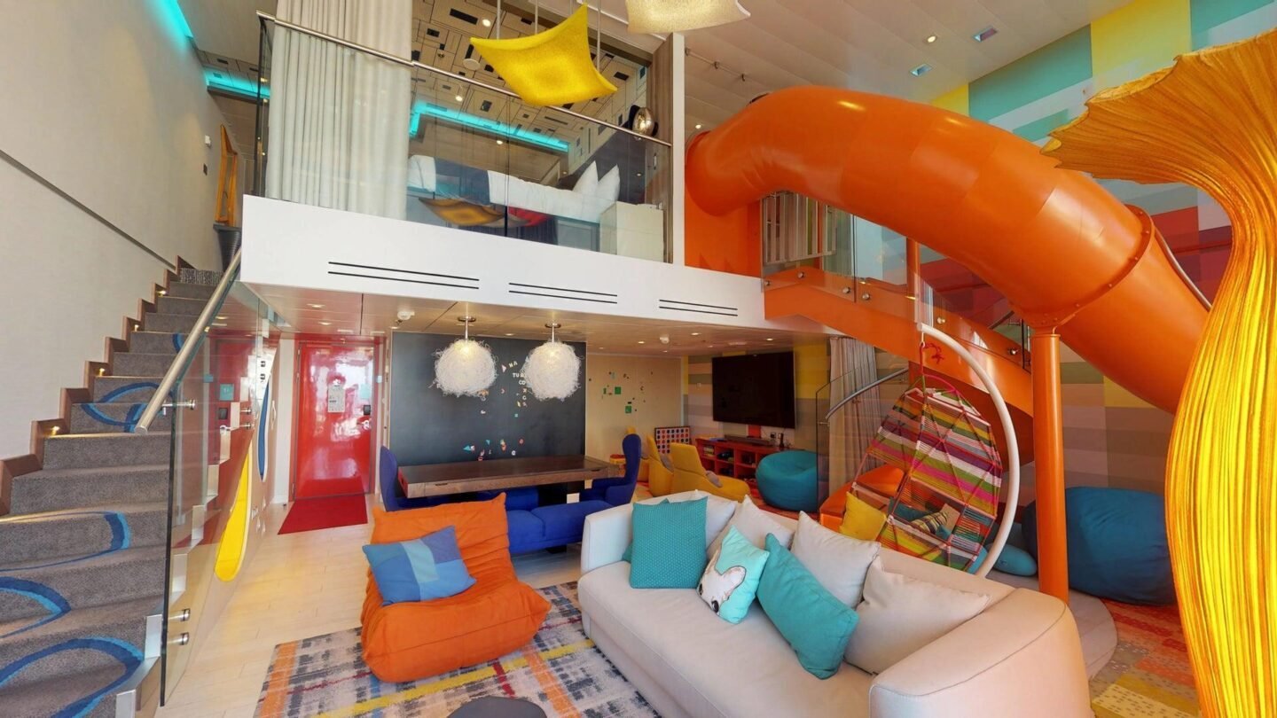 Image from https://www.blisscruise.com/uploads/cabin-rate-rooms/June2024/qWkEuHVYcM9oBkvyTuOp.jpg